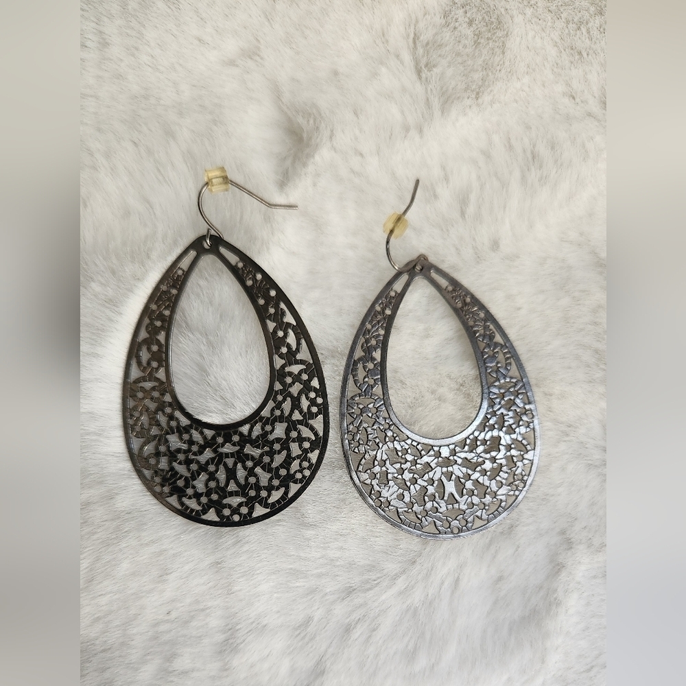Silver lightweight earrings
